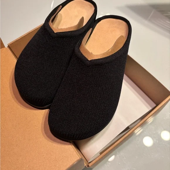 BNIB Rothy’s ReVelvet Clogs Black - Picture 7 of 8